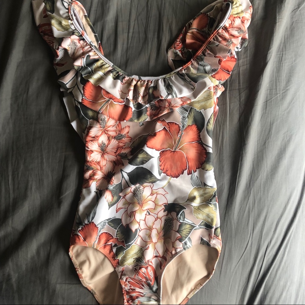 BNWOT Kortni Jeane floral one-piece swim suit